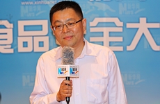 西藏冰川礦泉水副總經理佟利參與大家談