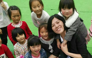 “我可以叫你媽媽嗎？”——一位基層女代表和她的希望小學(xué)