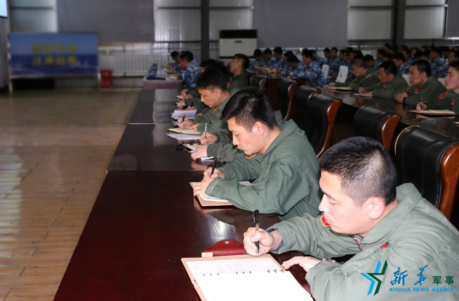 ↑資料圖片：張超參加戰(zhàn)斗機團《改革強軍主題教育》授課現(xiàn)場。
