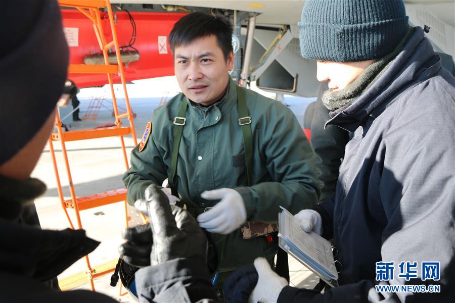 （建軍90周年·英雄·圖文互動）（2）聽，渤海灣有風吹過來——追記海軍某艦載航空兵部隊一級飛行員張超