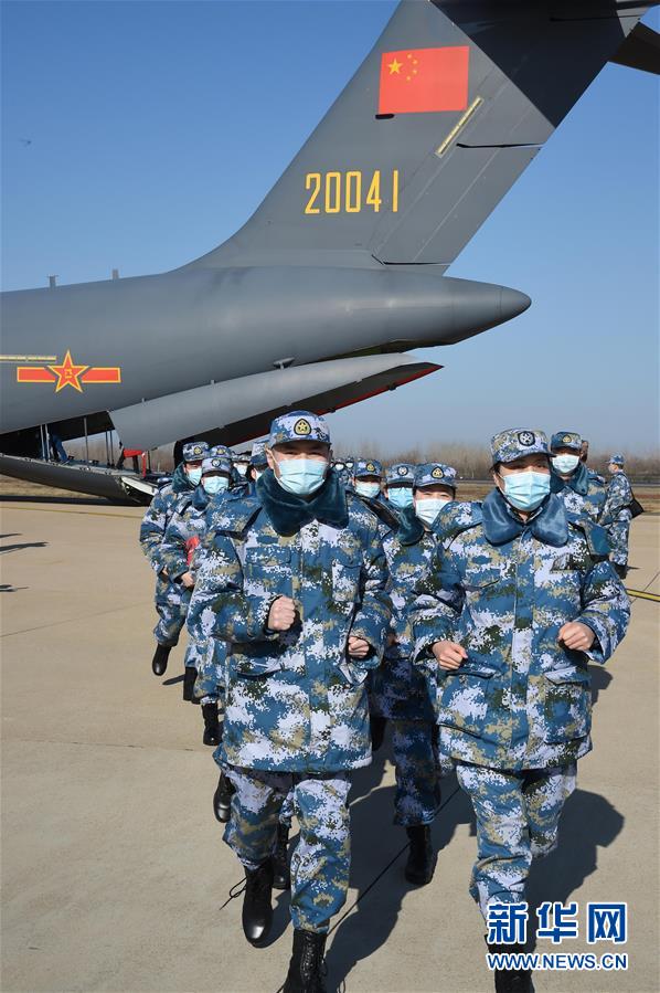 （聚焦疫情防控·圖文互動）（14）空軍第四次向武漢大規(guī)?？者\醫(yī)療隊員和物資
