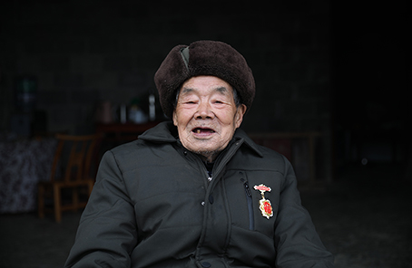“死守陣地，決不能后退一寸”——記抗美援朝老兵黃忠茂