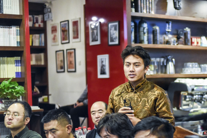 安久家族老八：我們的家族一直在做技藝的傳承，這是我們的使命，我們應(yīng)該承擔(dān)起來。希望能用我學(xué)到的知識，把我們家族的技藝推廣到更廣大的市場。