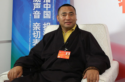 全國政協(xié)委員東寶仲巴·呼圖克圖做客新華網(wǎng)、中國政府網(wǎng)兩會(huì)訪談