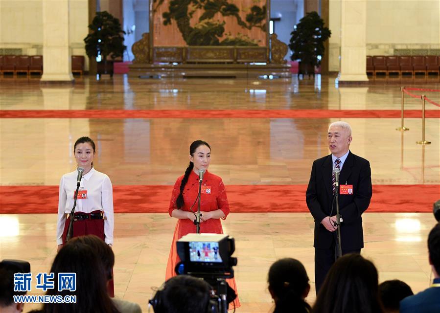 （十九大&middot;黨代表通道）（17）采訪黨代表