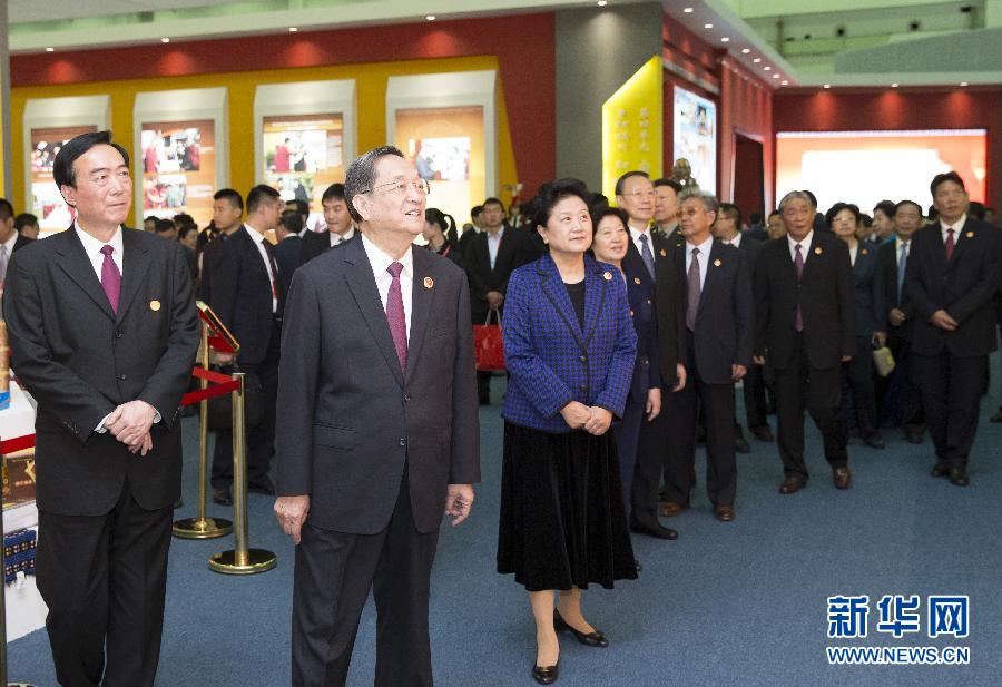 9月7日，中共中央政治局常委、全國政協(xié)主席、中央代表團團長俞正聲率代表團全體成員來到拉薩西藏會展中心，出席《圓夢中國西藏華章——西藏自治區(qū)成立50年成就展》開幕式并參觀展覽。 新華社記者 黃敬文 攝 