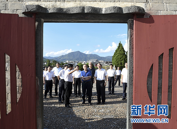 9月24日至26日，中共中央政治局常委、中央紀(jì)委書記王岐山在福建調(diào)研。這是9月24日，王岐山在上杭縣古田鎮(zhèn)參觀古田會議會址。新華社記者張鐸攝
