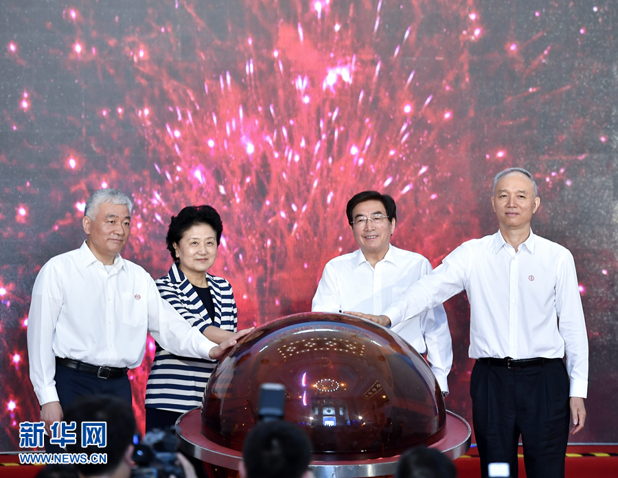 5月20日，中共中央政治局委員、國(guó)務(wù)院副總理劉延?xùn)|，中共中央政治局委員、中共北京市委書(shū)記郭金龍?jiān)诒本┏鱿?017年全國(guó)科技活動(dòng)周暨北京科技周現(xiàn)場(chǎng)活動(dòng)。劉延?xùn)|宣布2017年全國(guó)科技活動(dòng)周暨北京科技周啟動(dòng)。新華社記者 燕雁 攝