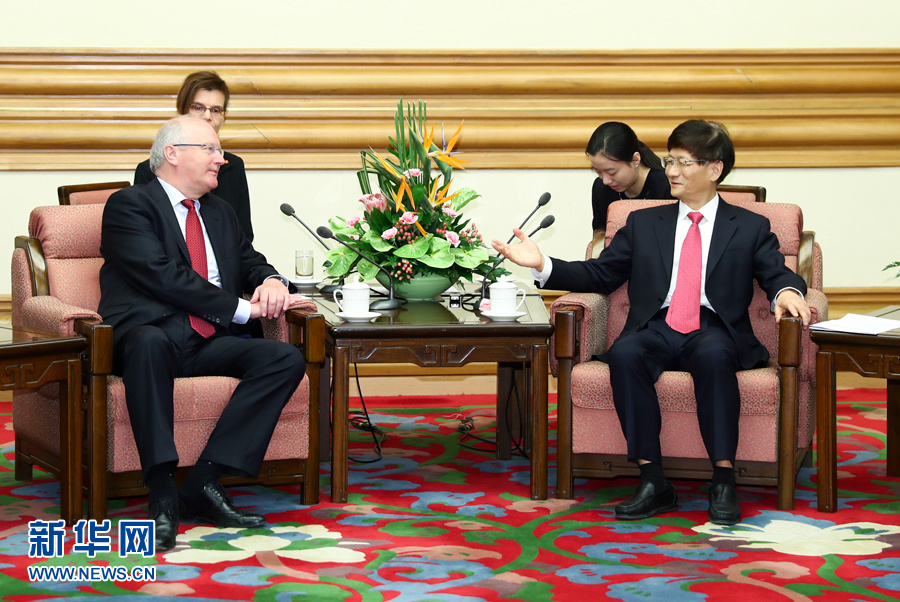 6月15日，中共中央政治局委員、中央政法委書記孟建柱在北京會見德國聯(lián)邦總理府情報國務(wù)秘書弗里徹。 新華社記者 謝環(huán)馳 攝