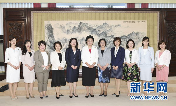 　　7月12日，國務院副總理劉延東在北京會見以日本自民黨前總務會長野田圣子為首的日本執(zhí)政黨女國會議員代表團一行。 新華社記者 高潔 攝