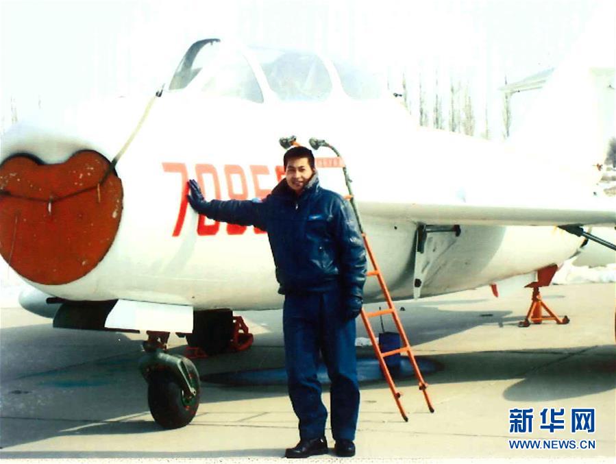 （建軍90周年·英雄·圖文互動）（3）聽，渤海灣有風吹過來——追記海軍某艦載航空兵部隊一級飛行員張超