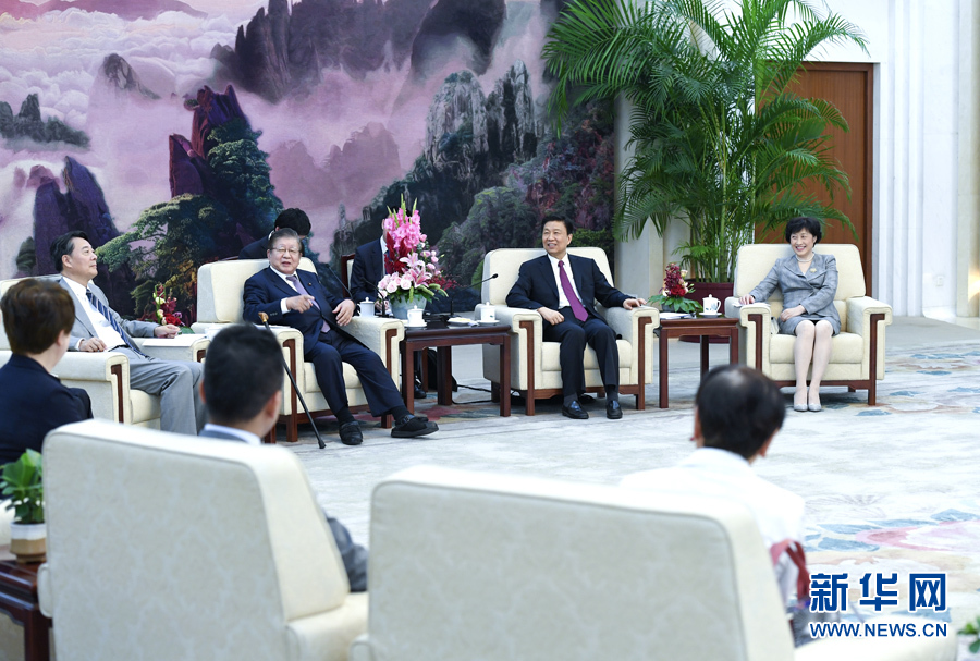 9月20日，國(guó)家副主席李源潮在北京會(huì)見由黨的最高顧問(wèn)、前眾議長(zhǎng)橫路孝弘率領(lǐng)的日本民進(jìn)黨政治家代表團(tuán)。 新華社記者 張領(lǐng) 攝 