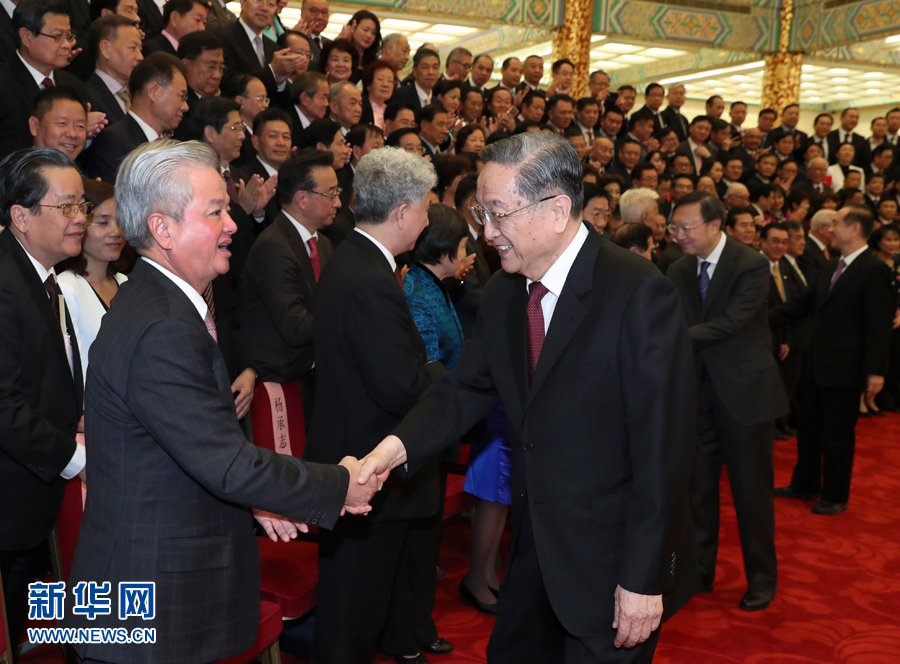 9月28日，中共中央政治局常委、全國政協(xié)主席俞正聲在北京會見出席中國海外交流協(xié)會第六次會員大會的全體代表，并發(fā)表講話。 新華社記者 龐興雷 攝