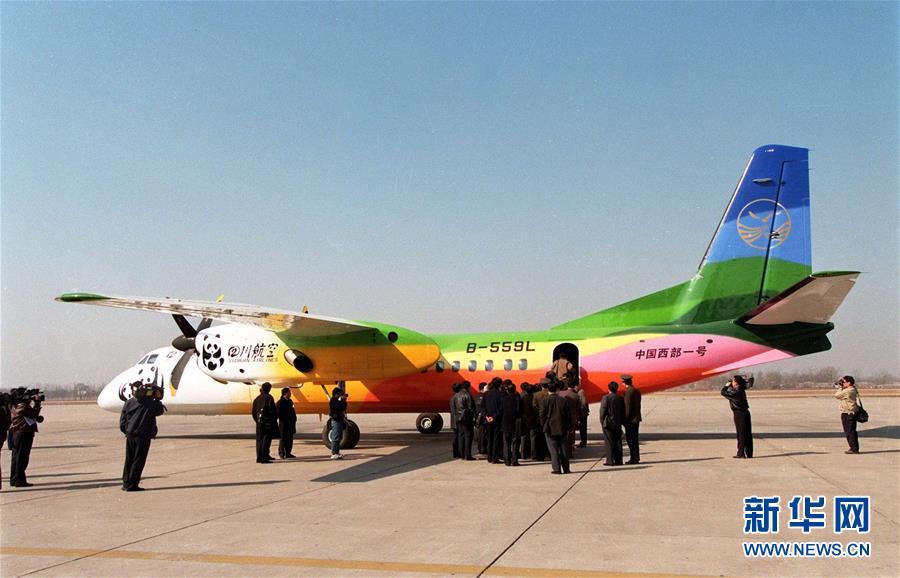 （新華全媒頭條&middot;圖文互動）（10）國產(chǎn)大飛機(jī)&ldquo;三兄弟&rdquo;藍(lán)天聚首 &ldquo;中國翼&rdquo;開啟航空強(qiáng)國新時代