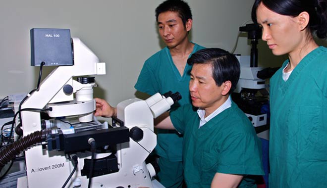 成功實(shí)施西南地區(qū)首例試管嬰兒手術(shù)。