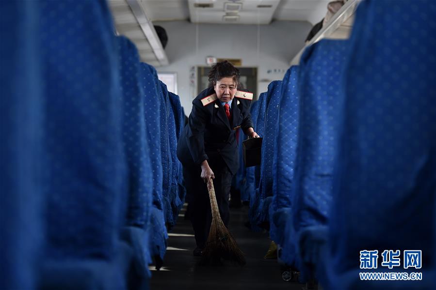 （社會(huì)）（5）呂梁山上的&ldquo;慢火車(chē)&rdquo;