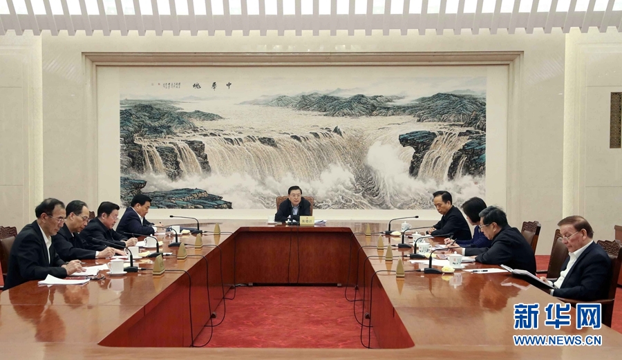 3月2日，中共十二屆全國(guó)人大常委會(huì)黨組在北京召開(kāi)會(huì)議，學(xué)習(xí)貫徹習(xí)近平總書(shū)記在黨的十九屆三中全會(huì)上的重要講話(huà)和全會(huì)精神。全國(guó)人大常委會(huì)委員長(zhǎng)、常委會(huì)黨組書(shū)記張德江主持會(huì)議并講話(huà)。新華社記者劉衛(wèi)兵攝