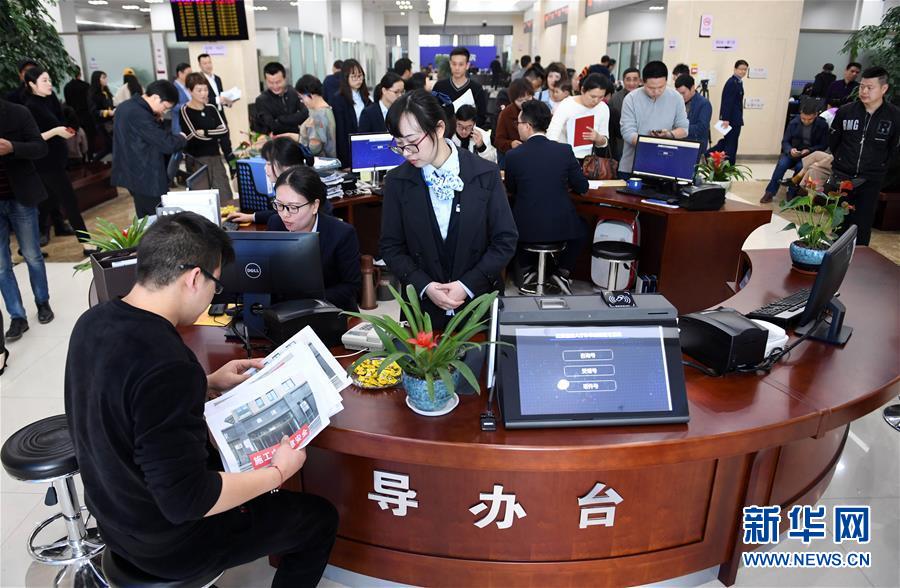 （習(xí)近平新時代中國特色社會主義思想在基層·改革發(fā)展新氣象·圖文互動）（3）浙江“最多跑一次”：改革越走越深，群眾越跑越順