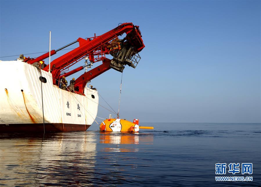 (潛龍?zhí)侥虾?middot;圖文互動)(3)“潛龍三號”海試通過現(xiàn)場驗(yàn)收 開始試驗(yàn)性應(yīng)用第一潛