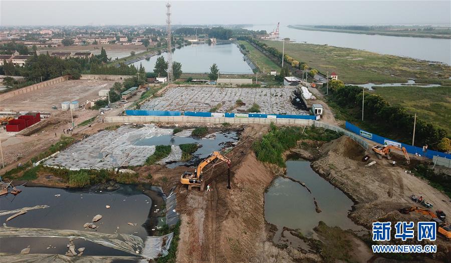 （新華視點(diǎn)&middot;圖文互動(dòng)）（2）中央督察兩年有的絲毫未改，有的不減反增&mdash;&mdash;江蘇泰興數(shù)萬噸化工廢料和污泥堆放長(zhǎng)江邊調(diào)查