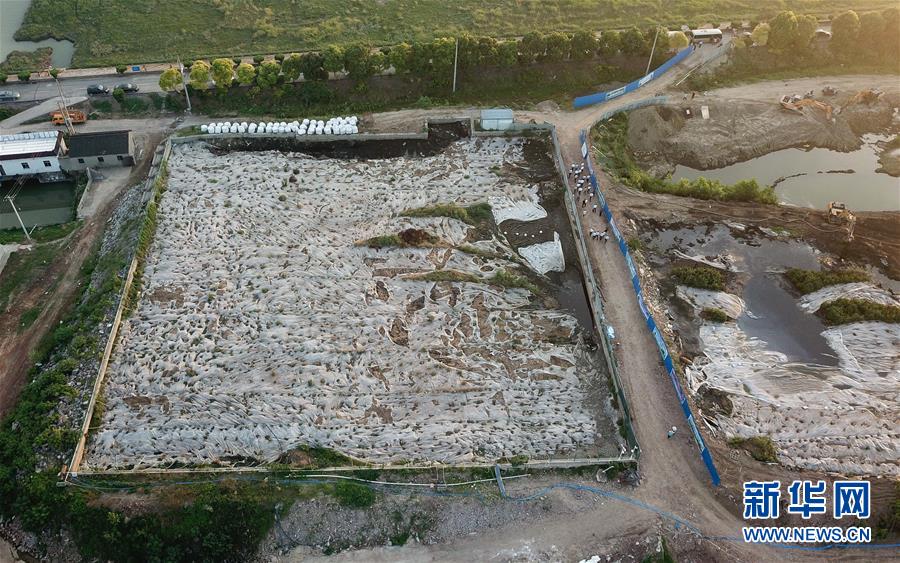 （新華視點(diǎn)&middot;圖文互動(dòng)）（1）中央督察兩年有的絲毫未改，有的不減反增&mdash;&mdash;江蘇泰興數(shù)萬噸化工廢料和污泥堆放長(zhǎng)江邊調(diào)查