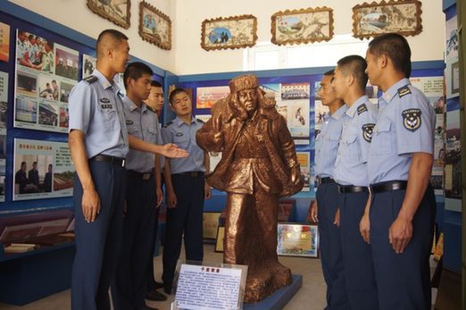【網(wǎng)絡(luò)媒體國(guó)防行】軍中小能手！漠河雷達(dá)站里，別樣軍旅文化生活讓人“驚艷”