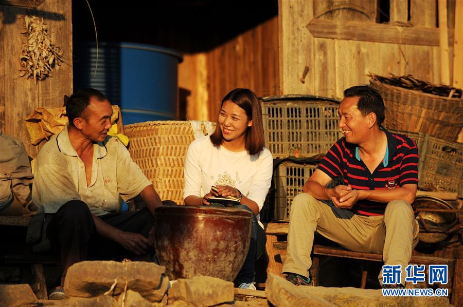 （在習(xí)近平新時代中國特色社會主義思想指引下&mdash;&mdash;新時代新作為新篇章&middot;圖文互動）（2）三年村干部 一世農(nóng)村情&mdash;&mdash;記貴州石阡農(nóng)村扶貧干部