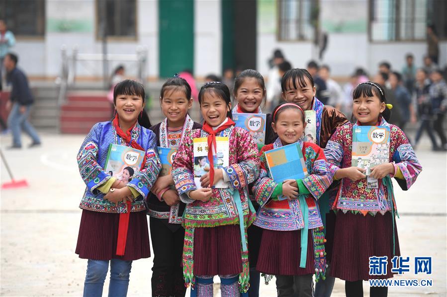 (輝煌60年·壯美新廣西·圖文互動(dòng))(7)攜手描繪八桂大地上的美麗畫卷——寫在廣西壯族自治區(qū)成立60周年之際