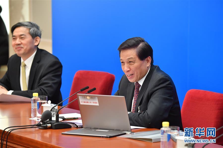 （兩會(huì)&middot;XHDW）（4）十三屆全國(guó)人大一次會(huì)議舉行新聞發(fā)布會(huì) 