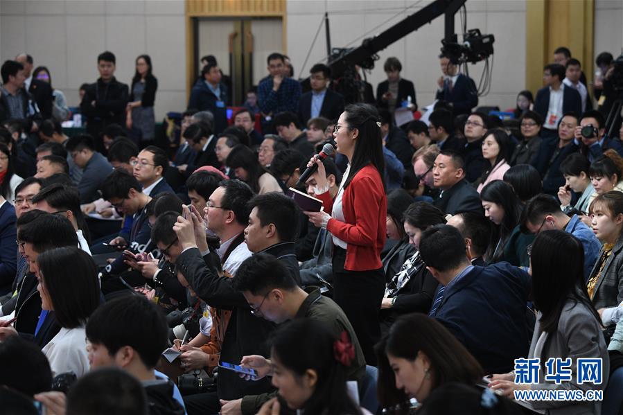 （兩會(huì)&middot;XHDW）（2）國(guó)家發(fā)改委主任何立峰等就&ldquo;創(chuàng)新和完善宏觀調(diào)控，推動(dòng)高質(zhì)量發(fā)展&rdquo;答記者問(wèn)