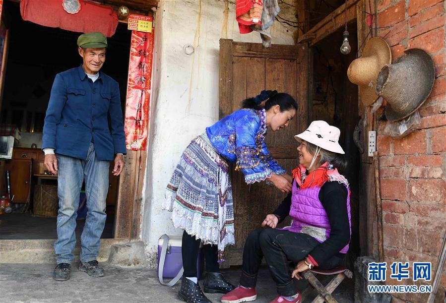 （兩會(huì)&middot;基層代表履職故事）（8）全國人大代表?xiàng)钌徲ⅲ簽榘傩战】当ｑ{護(hù)航