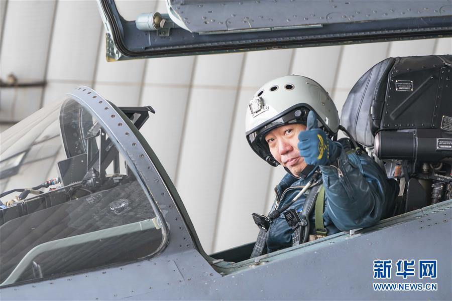 （新華全媒頭條·圖文互動）（4）戰(zhàn)鷹，為祖國奮飛——記空軍航空兵某旅旅長、特級飛行員郝井文