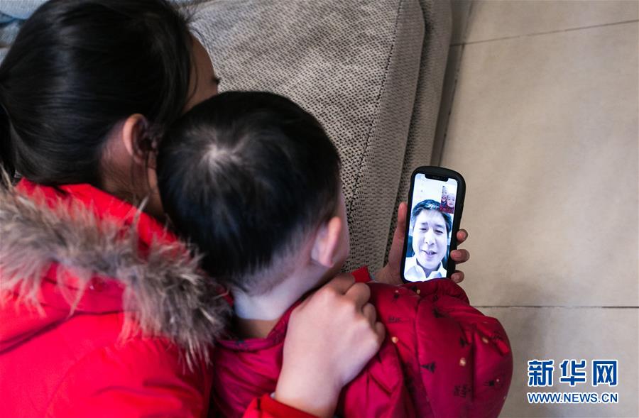 （新春走基層&middot;圖文互動(dòng)）（2）車站，懂得大海的浪漫&mdash;&mdash;&ldquo;一帶一路&rdquo;夫妻的春節(jié)連線