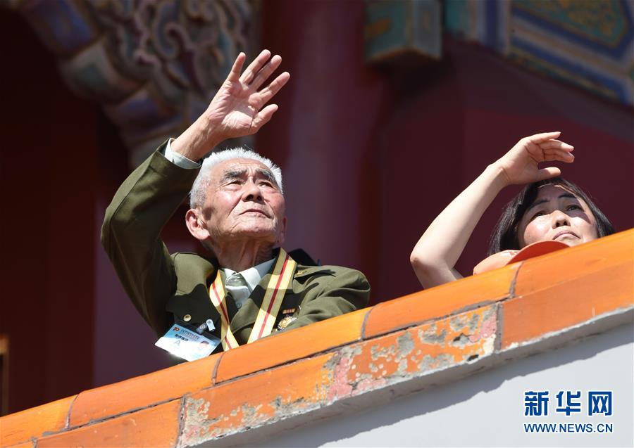 （新華全媒頭條·強軍思想引領(lǐng)新征程·圖文互動）（3）那一刻，我們光榮接受檢閱