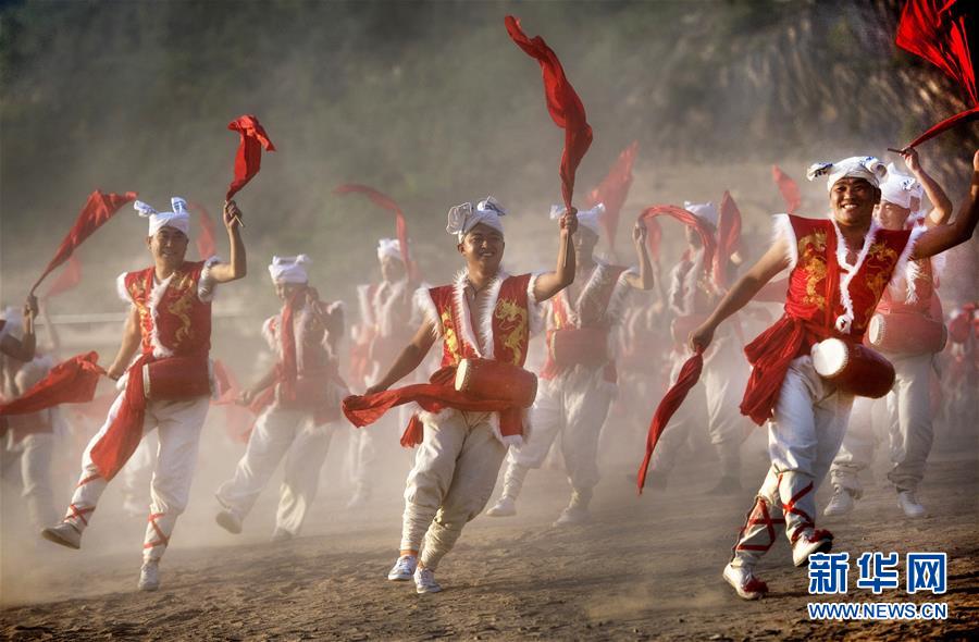 （新華全媒頭條&middot;迎接兩會(huì)特別報(bào)道&middot;圖文互動(dòng)）（7）奮進(jìn)，向著第一個(gè)百年奮斗目標(biāo)&mdash;&mdash;寫在2019年全國(guó)兩會(huì)召開之際