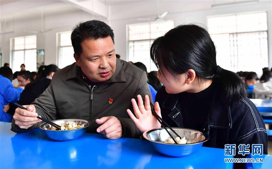 （社會(huì)）（2）《學(xué)校食品安全與營養(yǎng)健康管理規(guī)定》今日施行