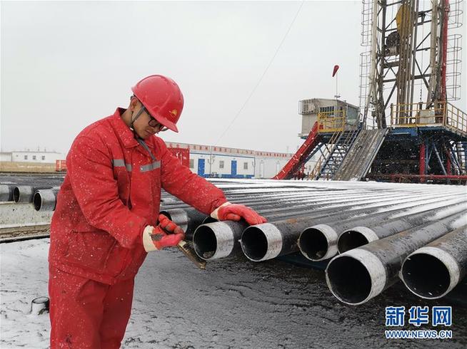 （走基層 聽(tīng)民聲&middot;圖文互動(dòng)）（2）&ldquo;條件進(jìn)步了，好作風(fēng)沒(méi)變&rdquo;&mdash;&mdash;記者夜守大慶油田1205鉆井隊(duì)