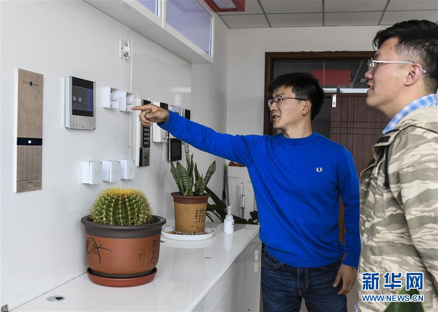 （壯麗70年&middot;奮斗新時代&middot;圖文互動）（6）記者蹲點手記：感受&ldquo;戈壁明珠&rdquo;嶄新容顏