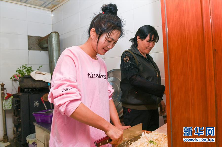 （壯麗70年&middot;奮斗新時(shí)代&middot;圖文互動(dòng)）（2）情同一家，守望相助，共奔小康&mdash;&mdash;內(nèi)蒙古興安盟巴彥敖包嘎查民族團(tuán)結(jié)見聞