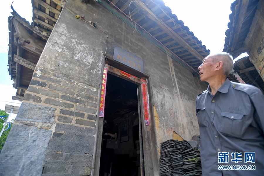 （壯麗70年&middot;奮斗新時(shí)代&mdash;&mdash;記者再走長(zhǎng)征路&middot;圖文互動(dòng)）（6）永恒祭奠：他們，倒在了第二道封鎖線上