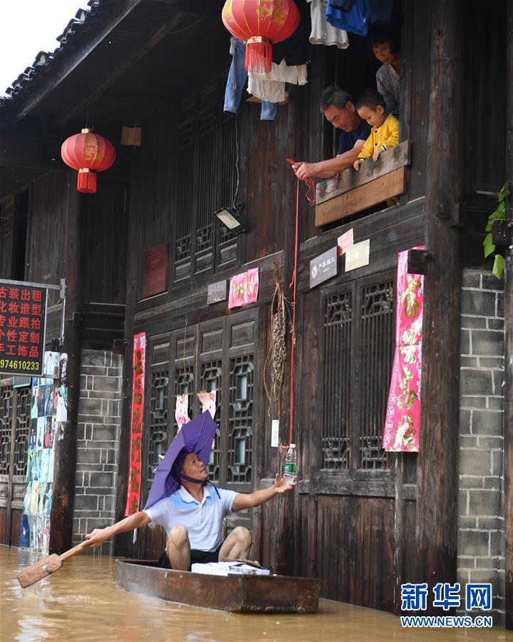 （抗洪搶險·圖文互動）（5）洪水來時，那暖心的民間救援