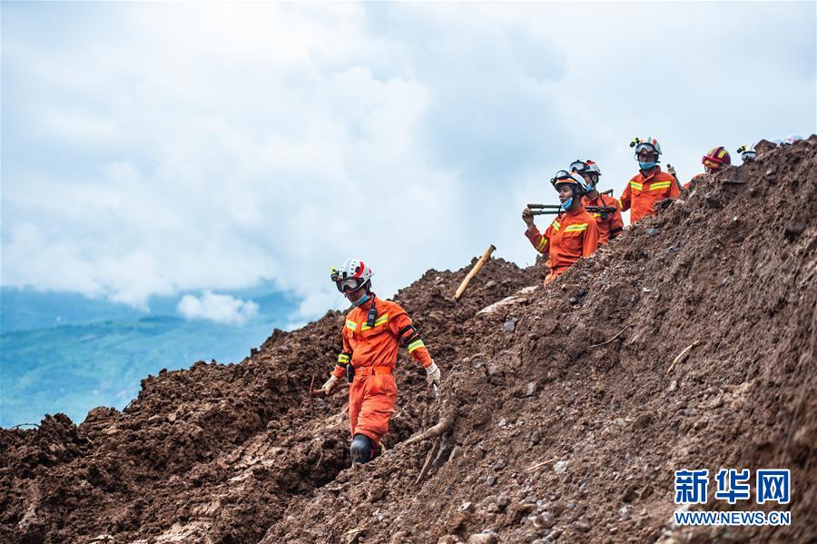 （新華全媒頭條&middot;圖文互動）（3）有一絲希望，就盡百倍努力&mdash;&mdash;貴州水城&ldquo;7&middot;23&rdquo;特大山體滑坡72小時救援紀(jì)實