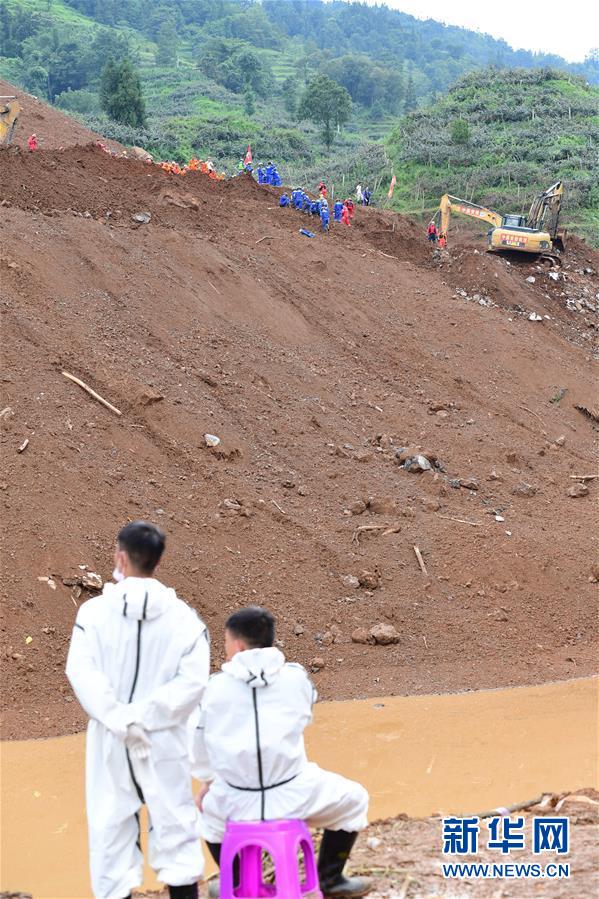 （新華全媒頭條&middot;圖文互動）（9）有一絲希望，就盡百倍努力&mdash;&mdash;貴州水城&ldquo;7&middot;23&rdquo;特大山體滑坡72小時救援紀(jì)實