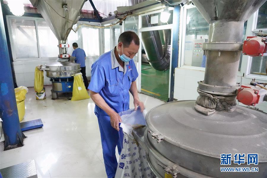 （在習(xí)近平新時代中國特色社會主義思想指引下&mdash;&mdash;新時代新作為新篇章&middot;總書記關(guān)心的百姓身邊事&middot;圖文互動）（2）大污染變身&ldquo;大寶藏&rdquo;：治理畜禽糞污，他們這樣干！