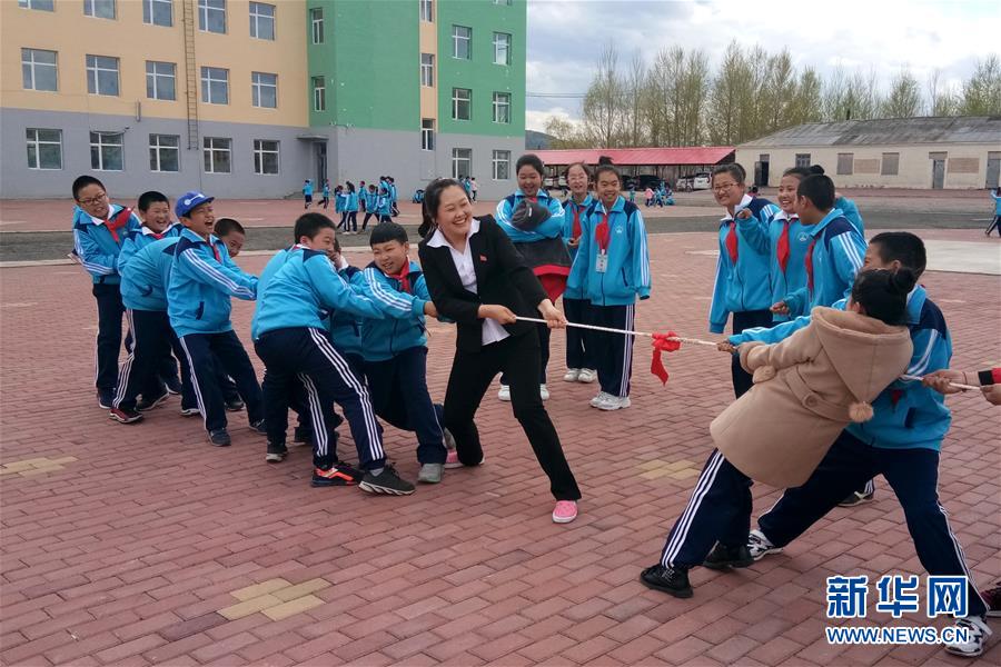 （不忘初心、牢記使命·圖文互動(dòng)）（3）鄉(xiāng)村教師袁艷敏：點(diǎn)亮山區(qū)孩子的夢