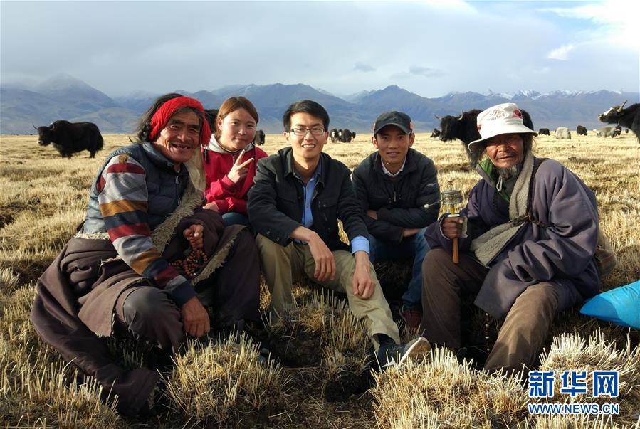 （在習(xí)近平新時代中國特色社會主義思想指引下——新時代新作為新篇章·總書記關(guān)心的百姓身邊事·圖文互動)（1）“我走進大山，是為了讓你走出大山”——大學(xué)生支教故事