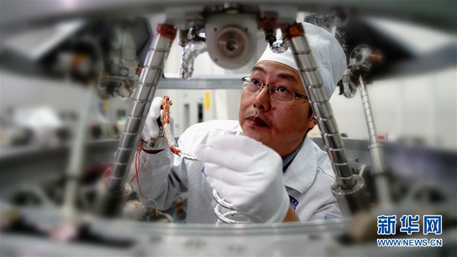 （德耀中華·圖文互動）（1）王曙群：“腳踏實(shí)地、仰望星空”的大國工匠