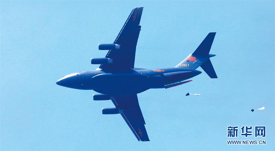 （新華全媒頭條·人民空軍70年·圖文互動）（10）陽光照耀奮飛的航程——黨中央、中央軍委和習主席關心人民空軍建設發(fā)展紀實