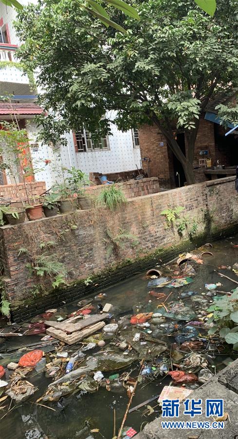 （圖文互動(dòng)）（2）河長(zhǎng)職責(zé)寫得明明白白，條條舉措無(wú)一落實(shí)&mdash;&mdash;國(guó)務(wù)院檢查組暗訪核查佛山一農(nóng)村河涌黑臭十余年無(wú)人管理