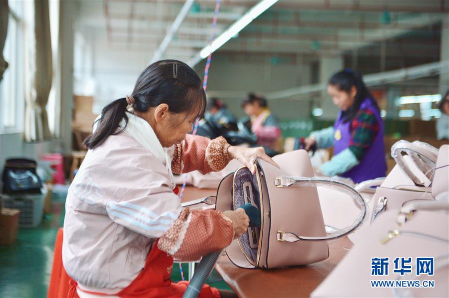 （圖文互動(dòng)）（3）人回鄉(xiāng)、錢(qián)回流、企回遷&mdash;&mdash;一個(gè)大石山區(qū)貧困縣的返鄉(xiāng)創(chuàng)業(yè)故事 